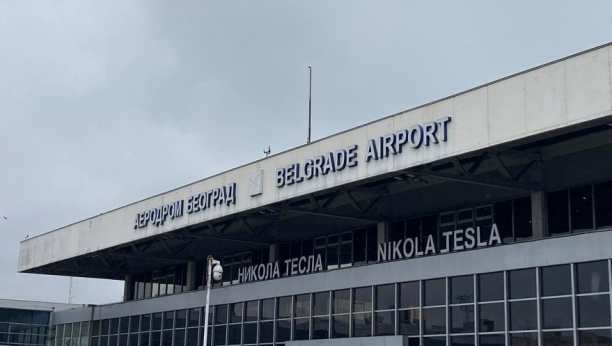 SLEDI KONTRADIVERZIONA PROVERA Avion za Moskvu vratio se na beogradski aerodrom