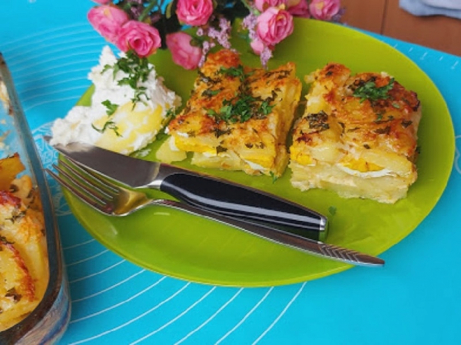 OMILJENO JELO NAŠIH BAKA: Krompir sa kuvanim jajima i kačkavljem, pitaćete ima li još!