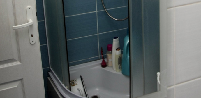 NEPRIJATNI MIRISI I VODA KOJA NE OTIČE Evo najboljeg načina za čišćenje odvoda u kupatilu: Zgrozićete se kada vidite šta se krije unutra!