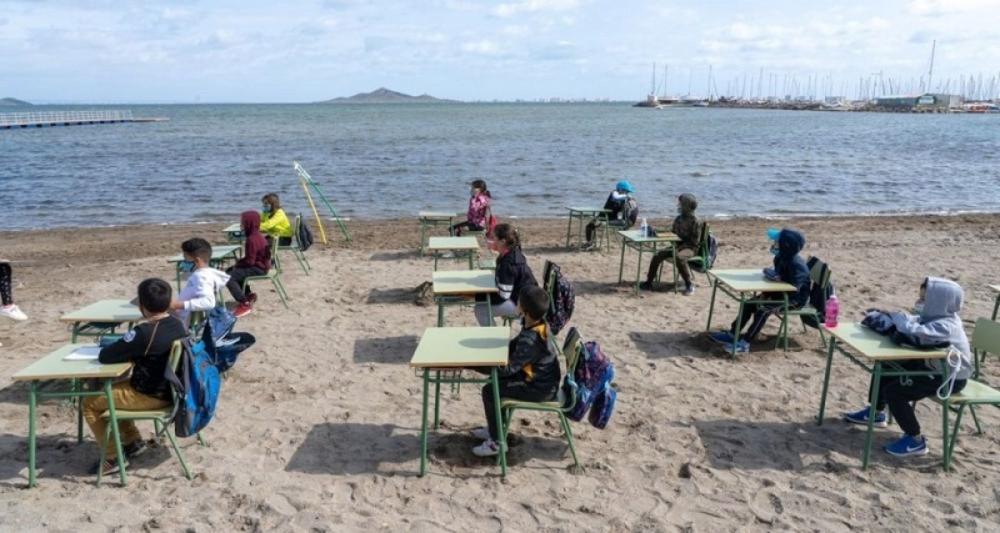 španije, škola na plaži