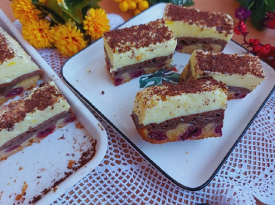 OVO MORATE PROBATI! Fini kremast voćni kolač sa višnjama za druženje uz kaficu! (VIDEO)