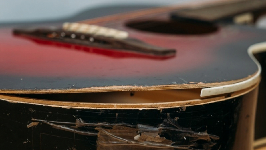 gitara, razbijena gitara