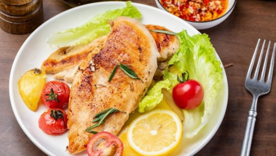 RECEPT ZA LAGAN I ZDRAV RUČAK Pileći file sa limunom - zavodljiv ukus koji popravlja raspoloženje!