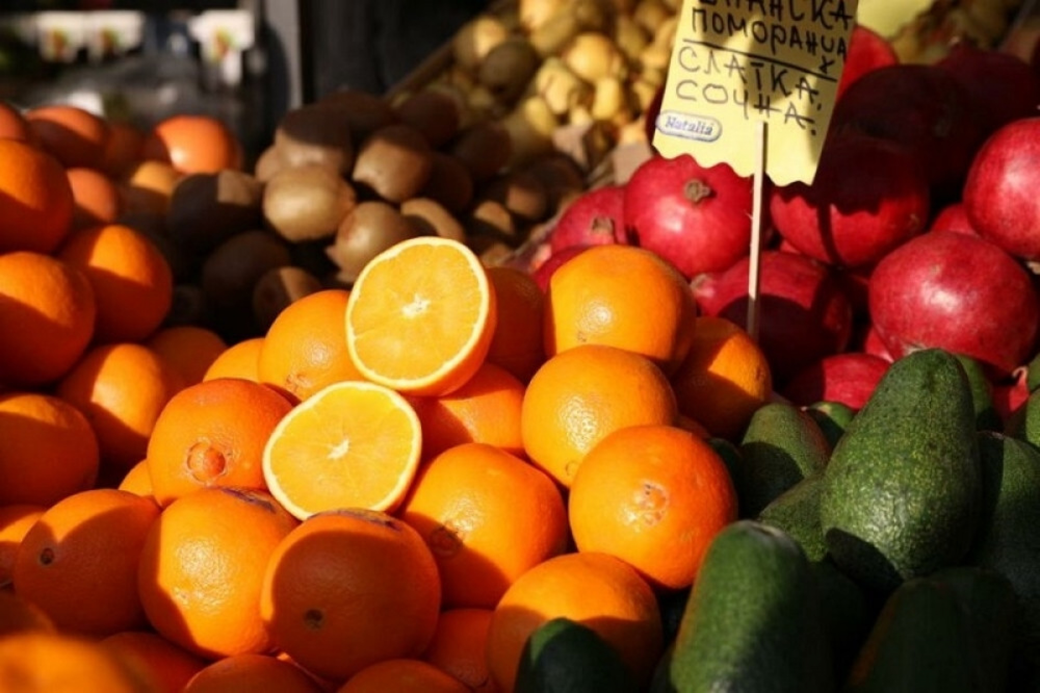 VOĆE REKORDNO POSKUPELO Kruške i breskve samo što ne kupujemo na komad, a evo koliko će koštati jabuke