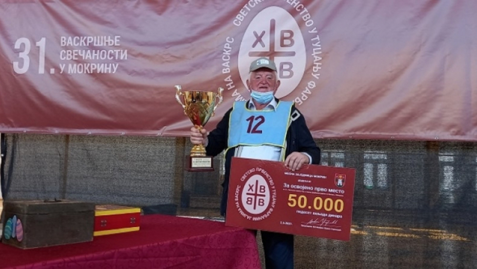 Sava Terzić i njegov unuk Ivan, takmičenje u tucanju