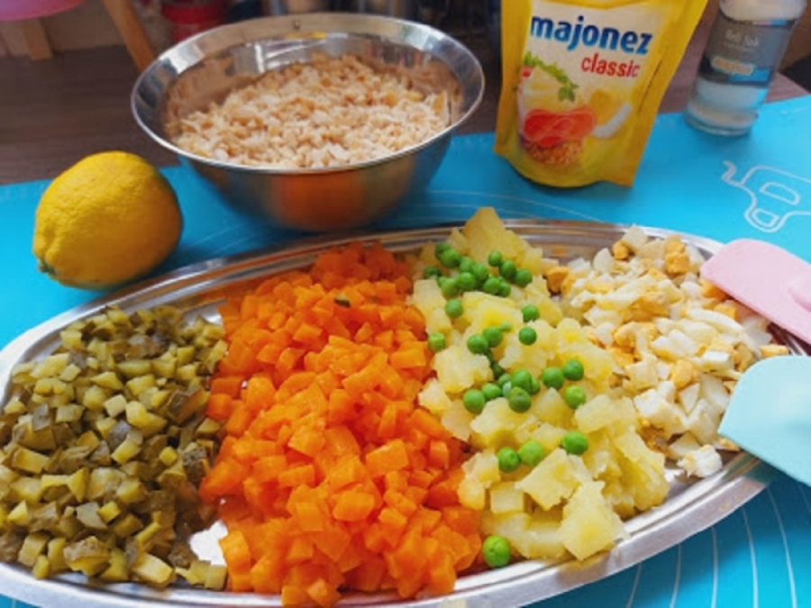 BAKA JELA SPREMA SAMO NAJBOLJE Fantastična ruska salata - zaseniće sve ostale! (VIDEO)