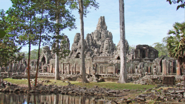 Kmersko carstvo i građevine od kojih zastaje dah su i dalje enigma, nalaze se u Kambodži, a turiste najviše privlači grad kamenih lica Baion