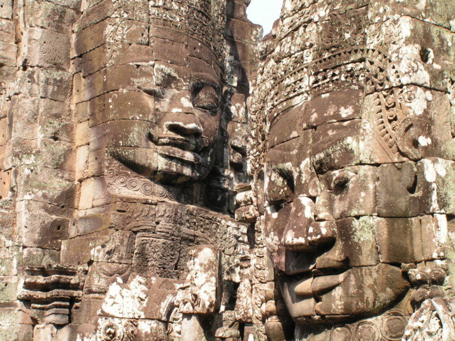 Kmersko carstvo i građevine od kojih zastaje dah su i dalje enigma, nalaze se u Kambodži, a turiste najviše privlači grad kamenih lica Baion