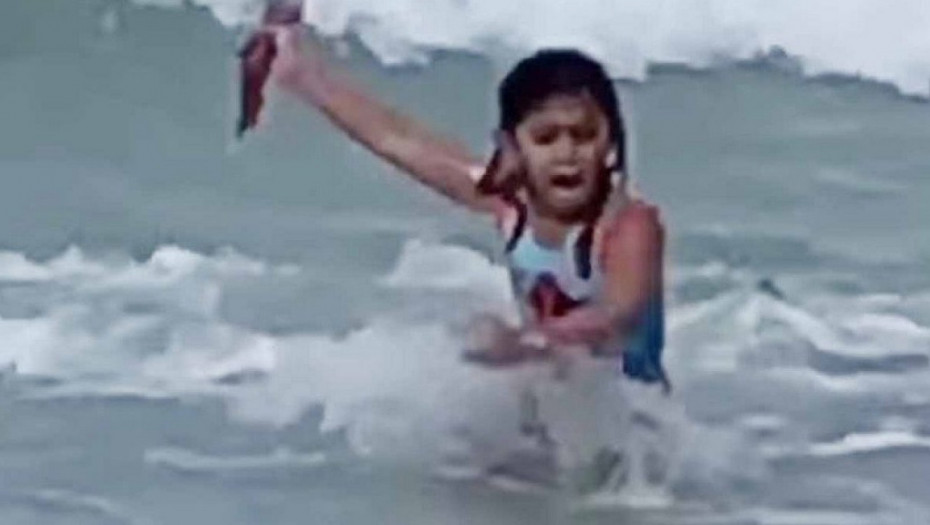 Šestogodišnja devojčica osetila je kako joj "duša napušta telo" nakon bliskog susreta sa ajkulom!