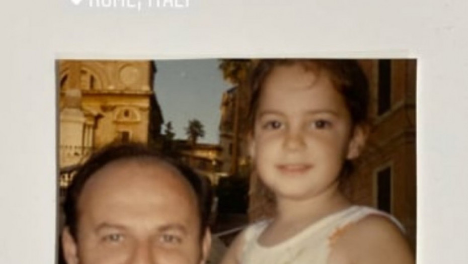 Prepoznajete li devojčurka sa slike?! Ona nas je predstavljala na Evroviziji, a obožava je cela Srbija! (FOTO)