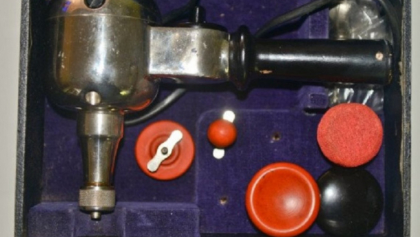 ISTERIVANJE ĐAVOLA IZ ŽENE: Verovatno i vi verujete u ovaj mit o viktorijanskom poreklu vibratora!