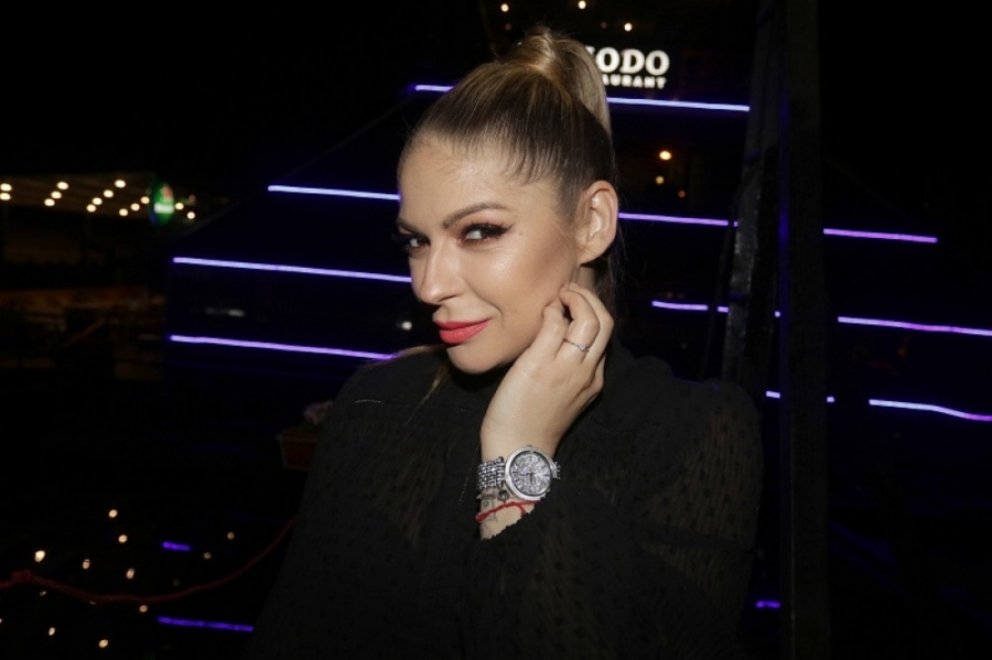 DVOSTRUKO SLAVLJE U DOMU PEVAČICE! Vanja Mijatović ima razloga za radost, pokazala čime ju je iznenadio dečko!