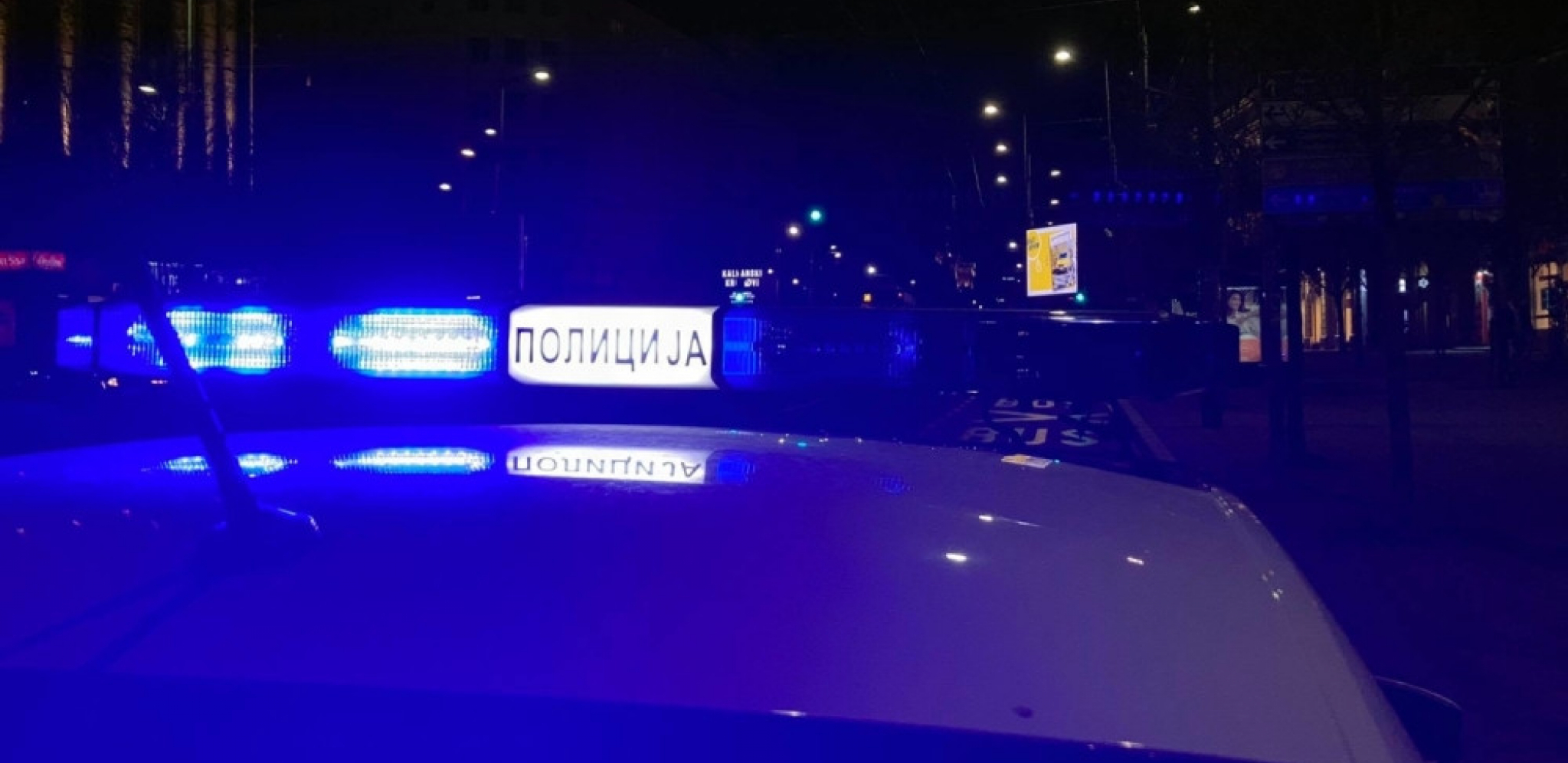 ŽENA PRETI DA ĆE SKOČITI SA SPRATA HOTELA Drama u Novom Sadu: Policija pregovara sa njom!