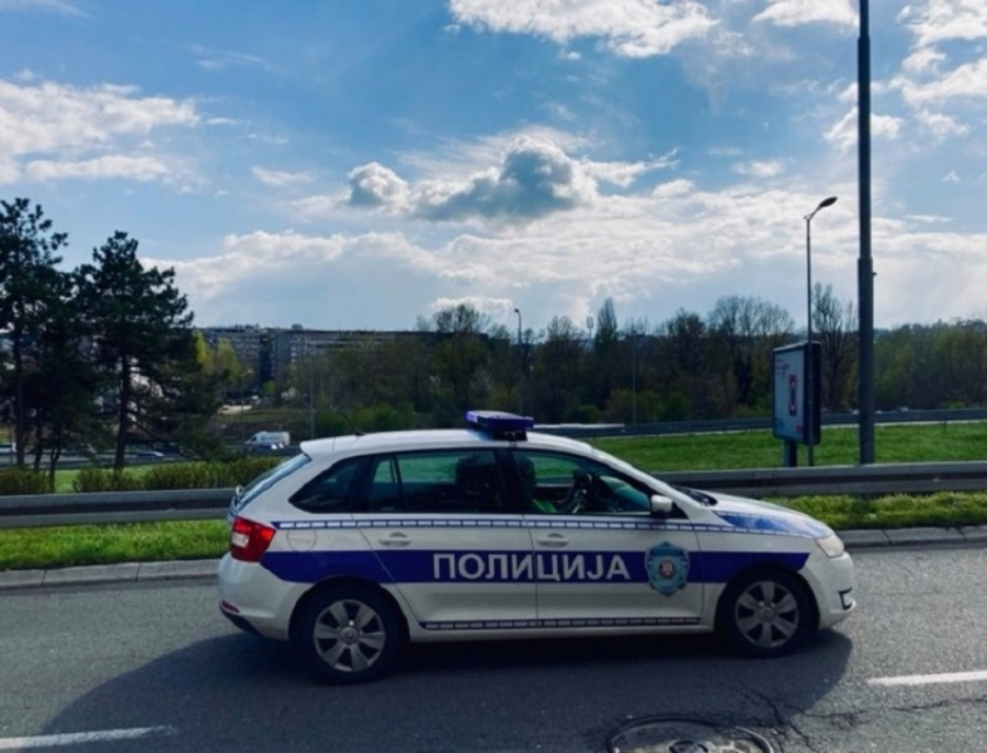 SLAO JOJ JEZIVE PORUKE! Deda sa Zvezdare uznemiravao devojčicu (9), a onda počeo da se pravda!