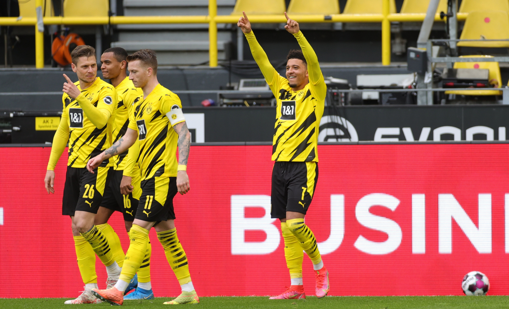 VIKEND ODLUKE! PRŠTAĆE ŠIROM EVROPE! Ko ispada, ko osvaja titulu, ko će u Ligu šampiona i gde su 