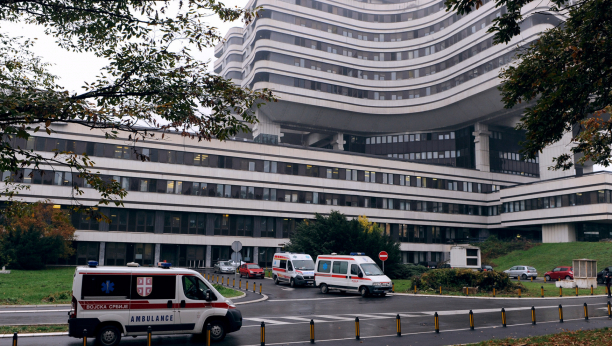 MUŠKARAC (40) HITNO PRIMLJEN NA VMA SA AMPUTIRANOM ŠAKOM Posle sedam sati operacije hirurzi je usprešno zašili