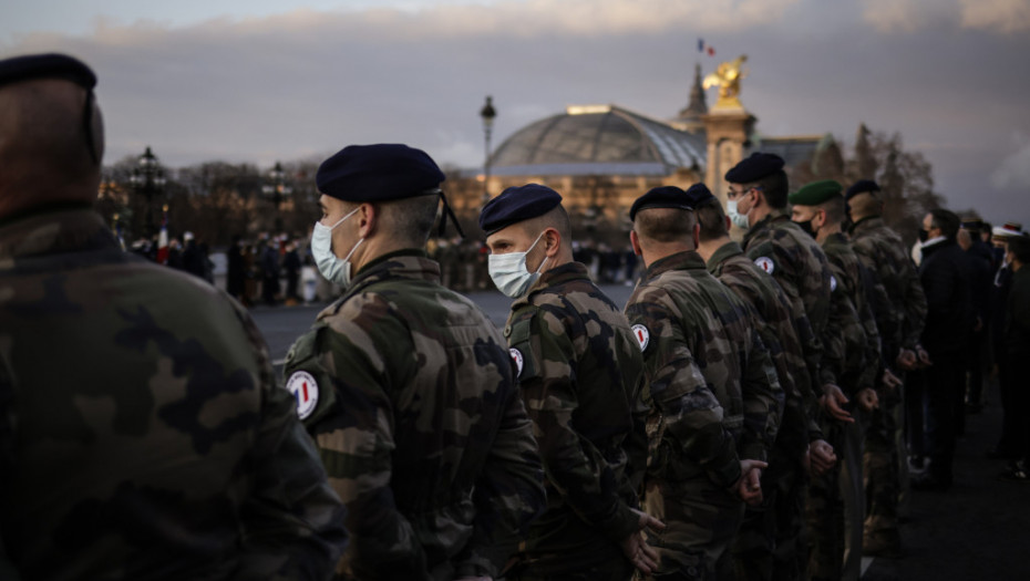 ISLAMIZAM JE OPASAN, HORDA IZ PREDGRAĐA PRETI Francuska pred ratom, 25.000 vojnika i oficira poslalo poslalo preteće pismo vlastima!
