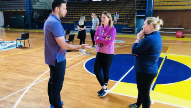 SAVETI MINISTRA KAO VETAR U LEĐA! Udovičić posetio Zoranu Arunović tokom treninga!