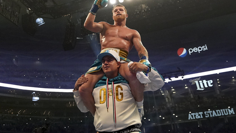 SPEKTAKL PRED 73.000 LJUDI! Neuništivi Meksikanac razbio lajavog Britanca, a onda prozvao sledećeg protivnika (VIDEO)