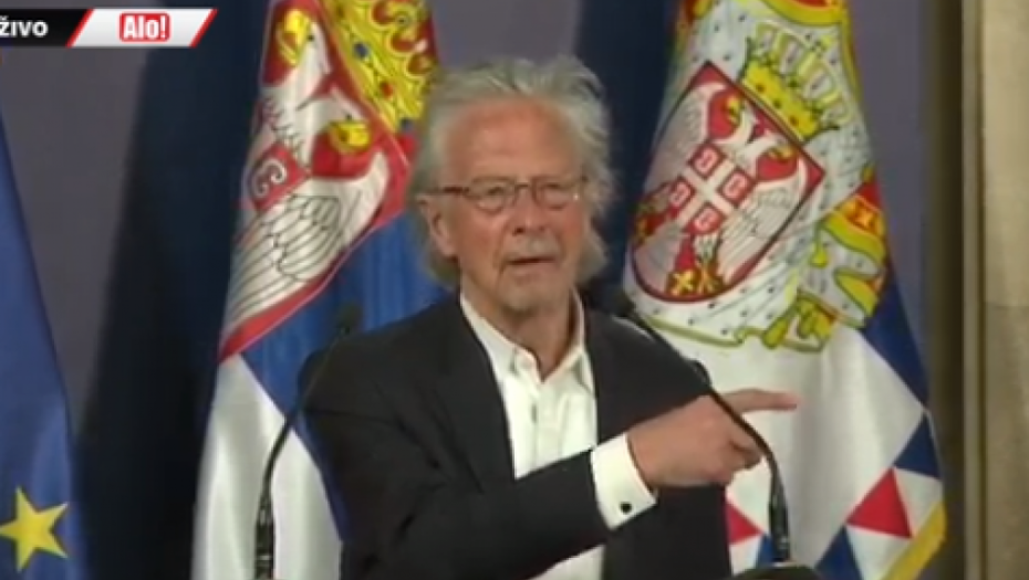 Srećan je srpski narod što u svoje prijatelje ubraja Petera Handkea: Vučić nobelovcu uručio Orden Karađorđeve zvezde