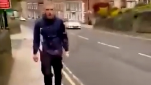 POLUDEO ZBOG SNIMANJA! Poznati fudbaler tukao klince, i to bez milosti! (VIDEO)