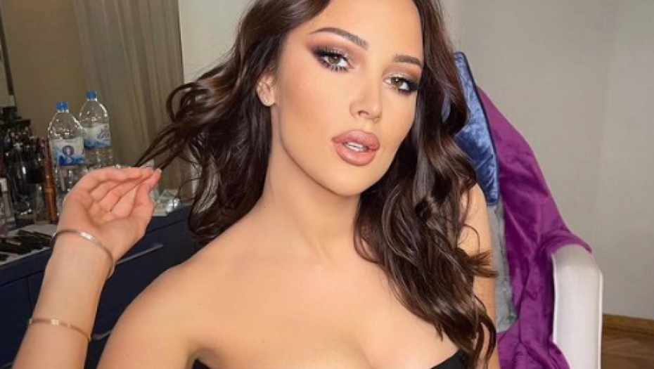 OVO JE MAĆEHA ALEKSANDRE PRIJOVIĆ Pevačica ne krije kakav odos ima sa suprugom svog oca, a evo i kako ona izgleda (FOTO)