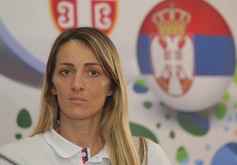 HANA I JA IDEMO NA PSIHOTERAPIJU, DANILO JE NA IVICI DA PRISTANE Nataša Bekvalac progovorila o poseti psihologu, a onda spomenula Dačinu ženu!