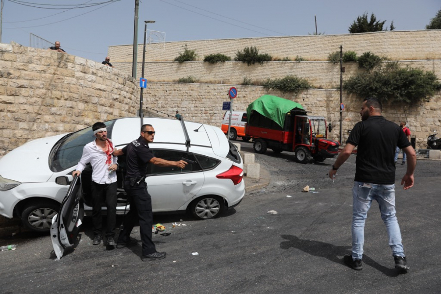 HAOS U IZRAELU: Lete bombe i kamenje, auto se zaleteo u masu - više stotina ljudi povređeno (FOTO/VIDEO)