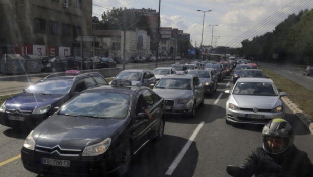AMSS: Saobraćaj se odvija bez zastoja, ali vozače očekuju mokri kolovozi