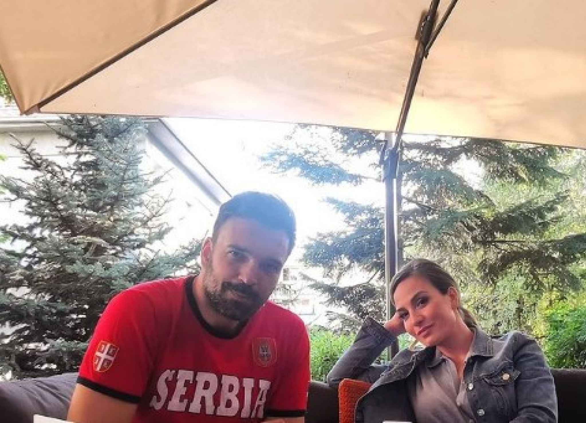 PRISTOJNI BOEM Jelena Tomašević otkriva kako se ponaša u kafani: Nikada nisam razbila čašu! (VIDEO)