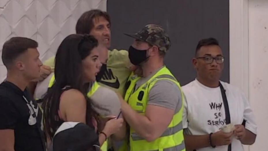 KARAMBOL U ZADRUZI Mina i Kristijan zaratili na krv i nož, ona mu se unela u lice i bljuvala vatru, trojica iz obezbeđenje nisu bili dovoljni da ga zadrže!