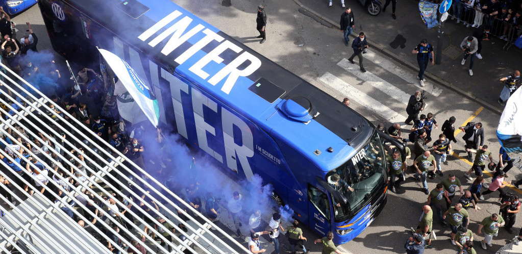 KRIZA POSLE TITULE Predsednik od Srbina traži da se odrekne plata, premije je već dao