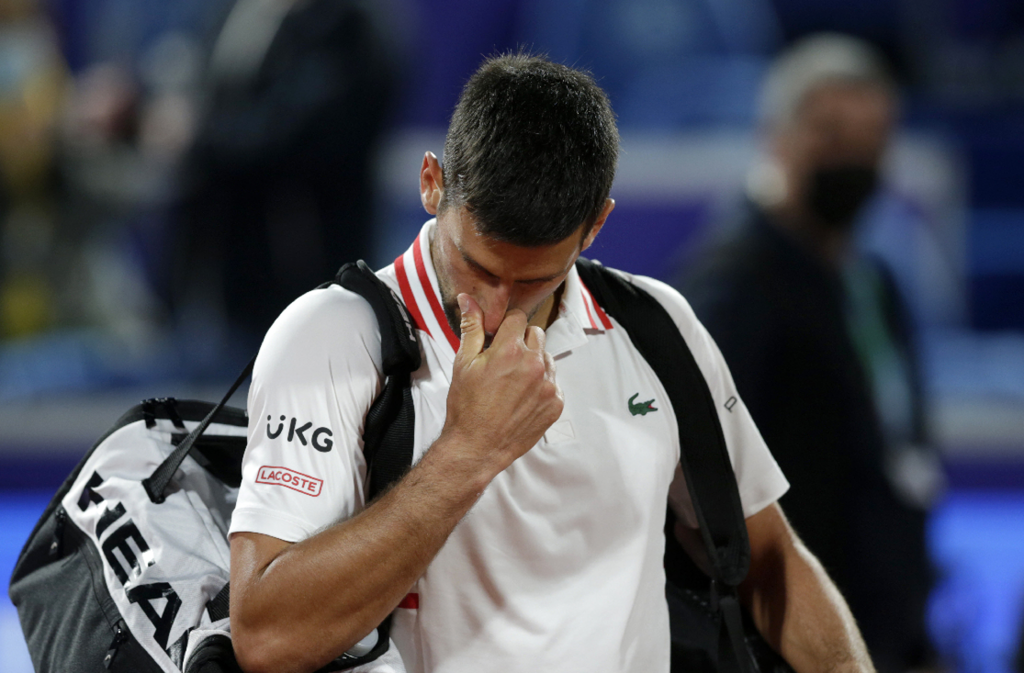 POJAVILI SE UŽASNI DETALJI! Đoković otkrio šta su mu sve radili na aerodromu u Australiji! (FOTO)