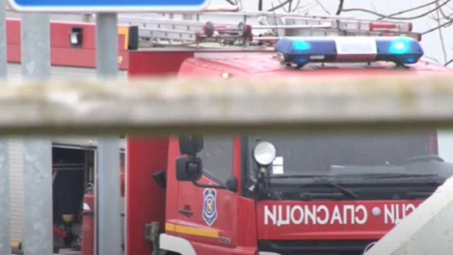 ZAPALILO SE VOZILO NA AUTOPUTU KOD DOBANOVACA Vatrogasci i policija hitno upućeni na lice mesta
