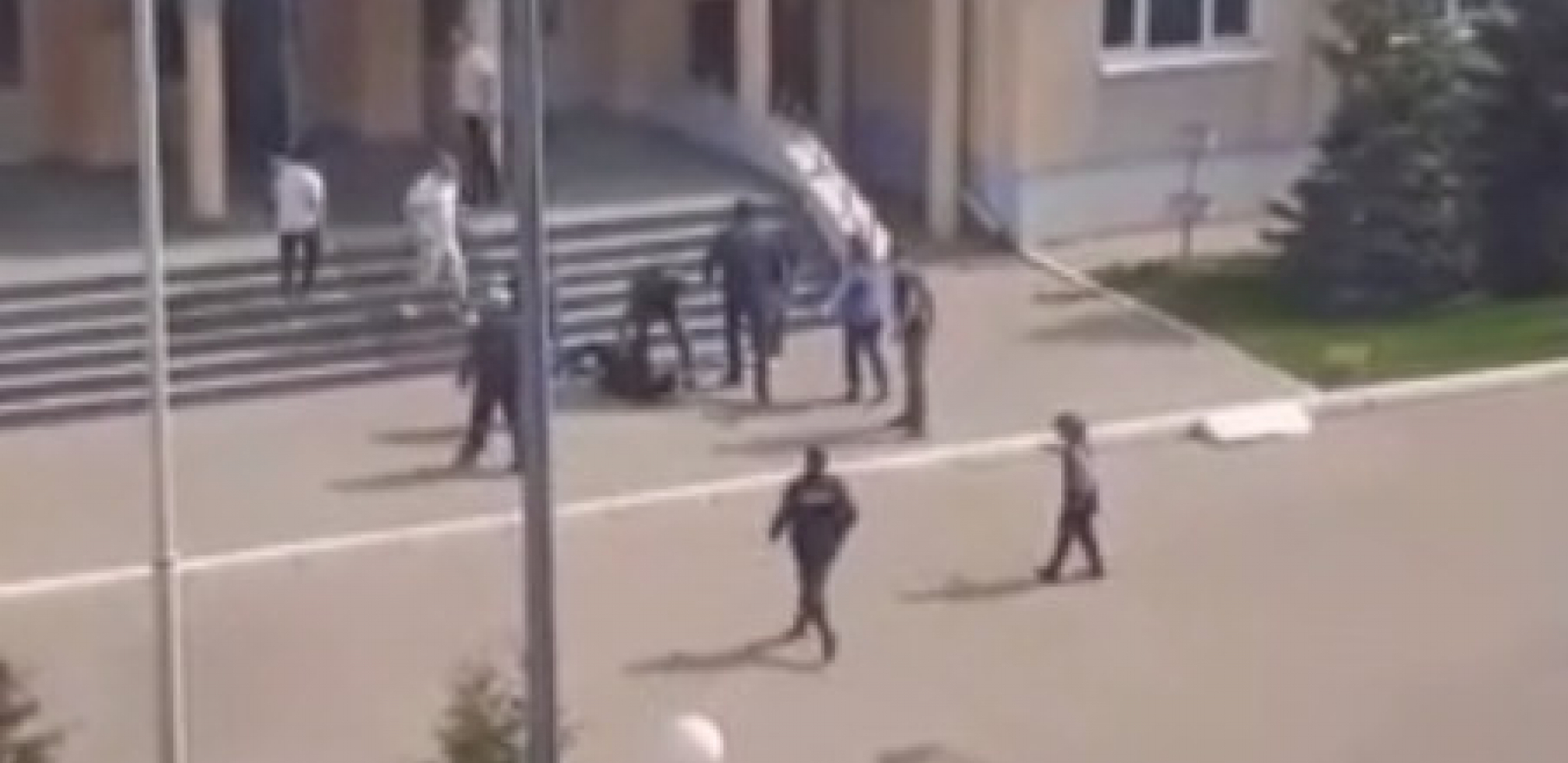 PUCNJAVA U ŠKOLI U AMERICI: Pogođeno više ljudi