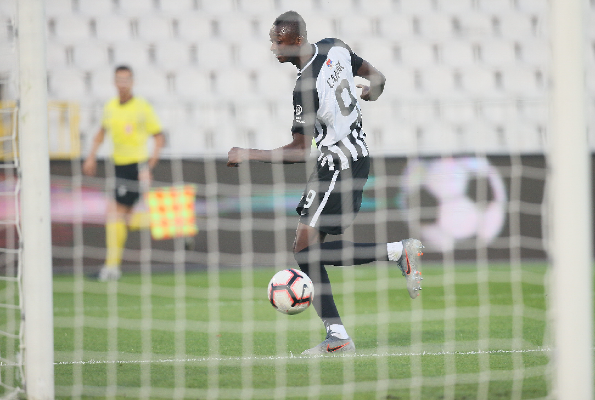 PARTIZAN PRED OGROMNOM ZARADOM! Umar Sadik blizu Benfike, evo koliko sleduje crno-belima!