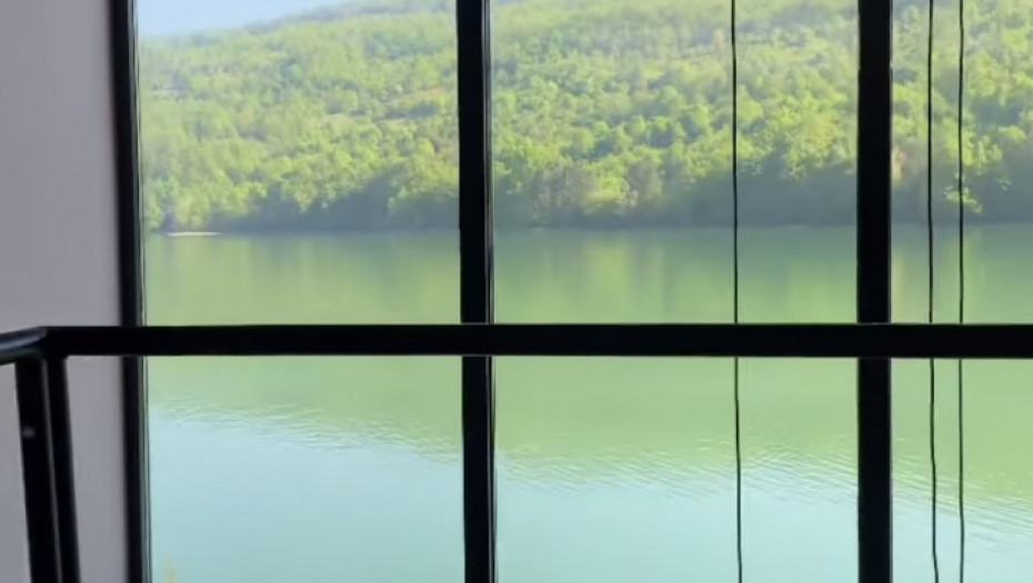 Luksuzna kuća na jezeru u Bajinoj Bašti