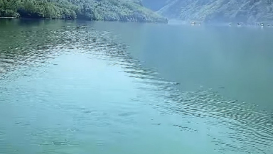 Luksuzna kuća na jezeru u Bajinoj Bašti