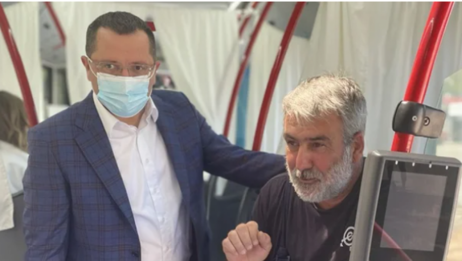 AUTOBUS ZA VAKCINACIJU U VREOCIMA OD 8 DO 16 ČASOVA Stević: Zahvaljujući predsedniku , građani Srbije su jedni od retkih u svetu koji mogu da biraju vakcinu