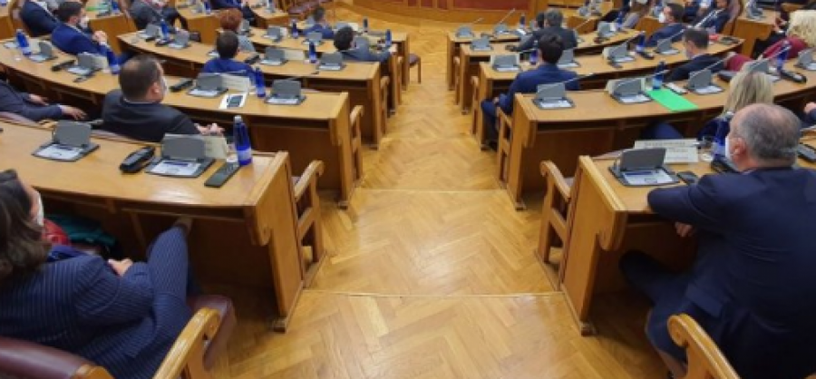 MILO PREDE PLAN! Đukanović ćuti i gleda, pred njim su tri opcije