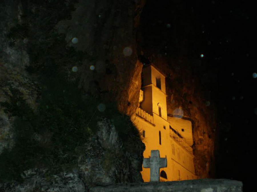 KAD ODEŠ NA OSTROG, NIŠTA NE SMEŠ DA UZMEŠ: Ni cvet, ni kamen, evo zašto