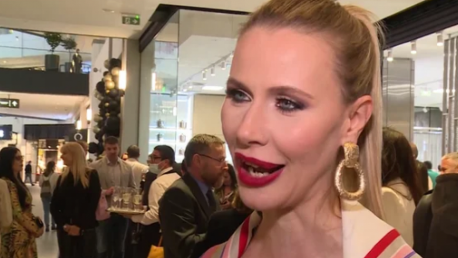 " TUMOR JE BIO VELIČINE FUDBALSKE LOPTE“ Voditeljka progovorila o teškoj operaciji: NIKO NIJE ZNAO DA SAM BOLESNA