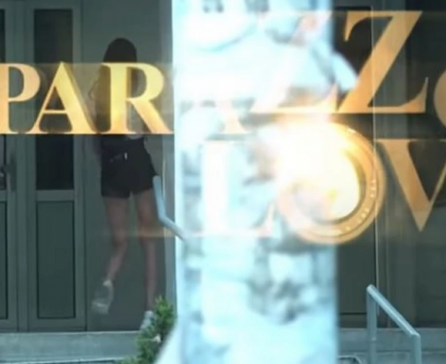 IPAK JE DOŠLO DO PRESELJENJA?! Tara uhvaćena kako ulazi u zgradu u kojoj je Nenadov stan, dobila ključeve!