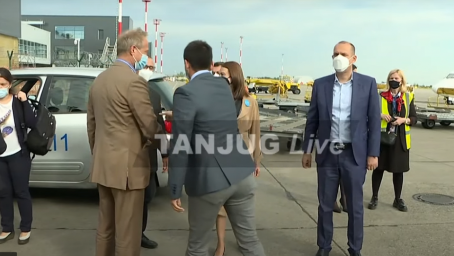 U Srbiju stigla nova isporuka ASTRAZENEKA vakcina od 120.000 doza (VIDEO)