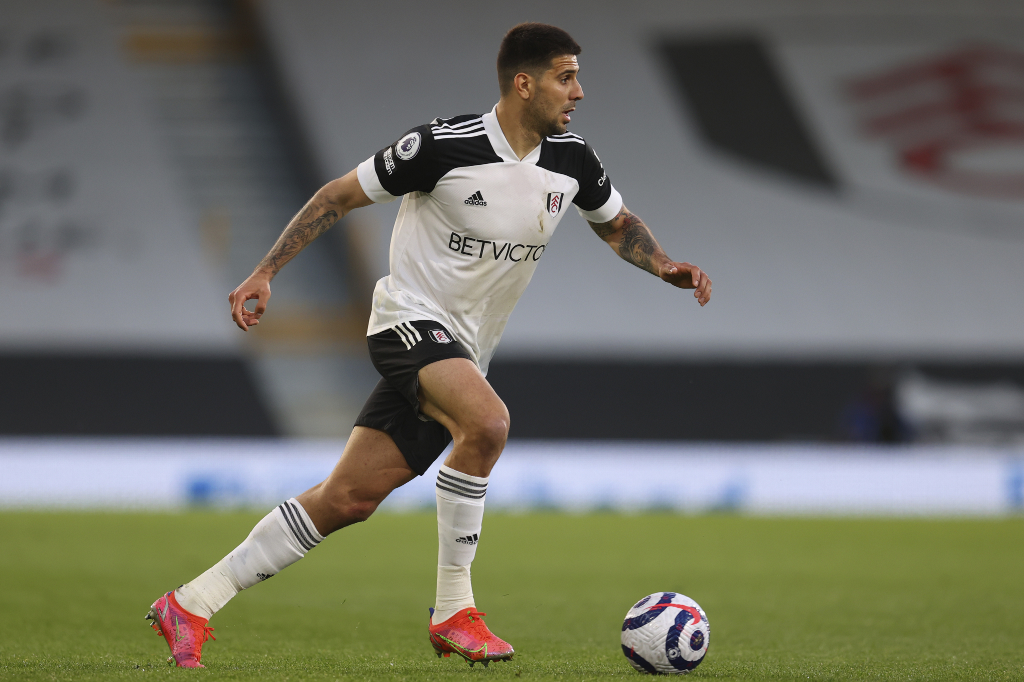 SRBIN PRED ŠOKANTNIM TRANSFEROM! Za Mitrovića spremno 18.000.000 evra, napadač već pakuje kofere!