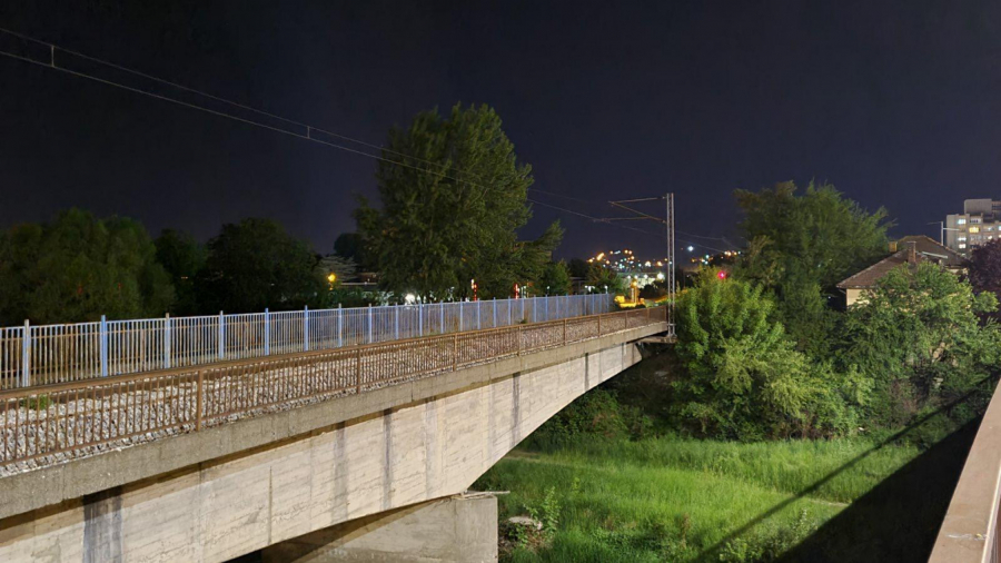 Pronađen ranac i lične stvari uz ogradu Železničkog mosta u Čačku: Sumnja se da je jedna osoba skočila u Zapadnu Moravu