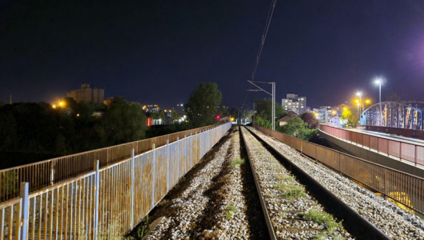 Pronađen ranac i lične stvari uz ogradu Železničkog mosta u Čačku: Sumnja se da je jedna osoba skočila u Zapadnu Moravu