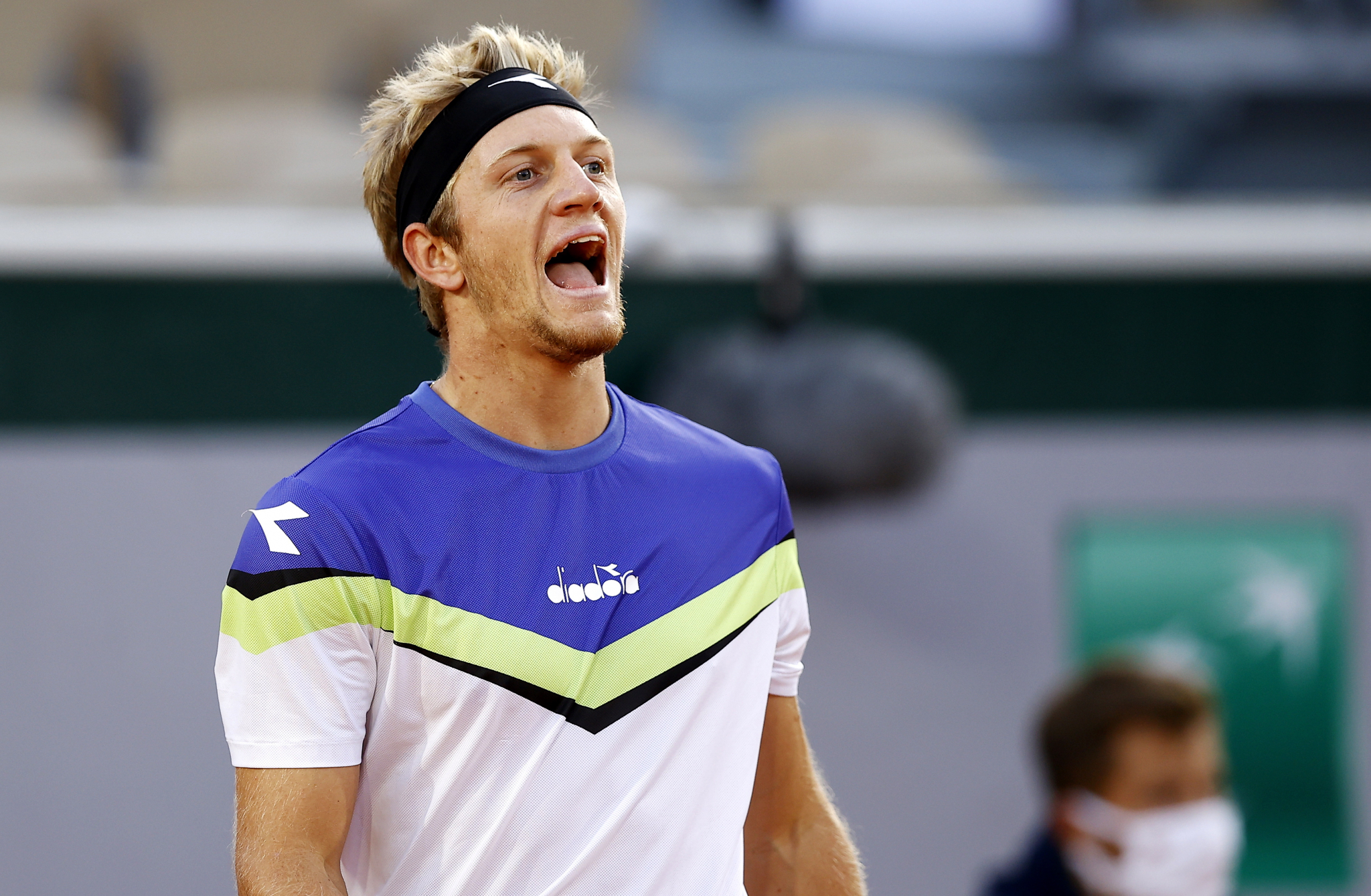 OTAC BOKSER, IDOL FEDERER, A TRENIRA SA NOVAKOM! Ko je Davidovič Fokina, naredni rival Novaka Đokovića i zašto nosi dve različite čarape?