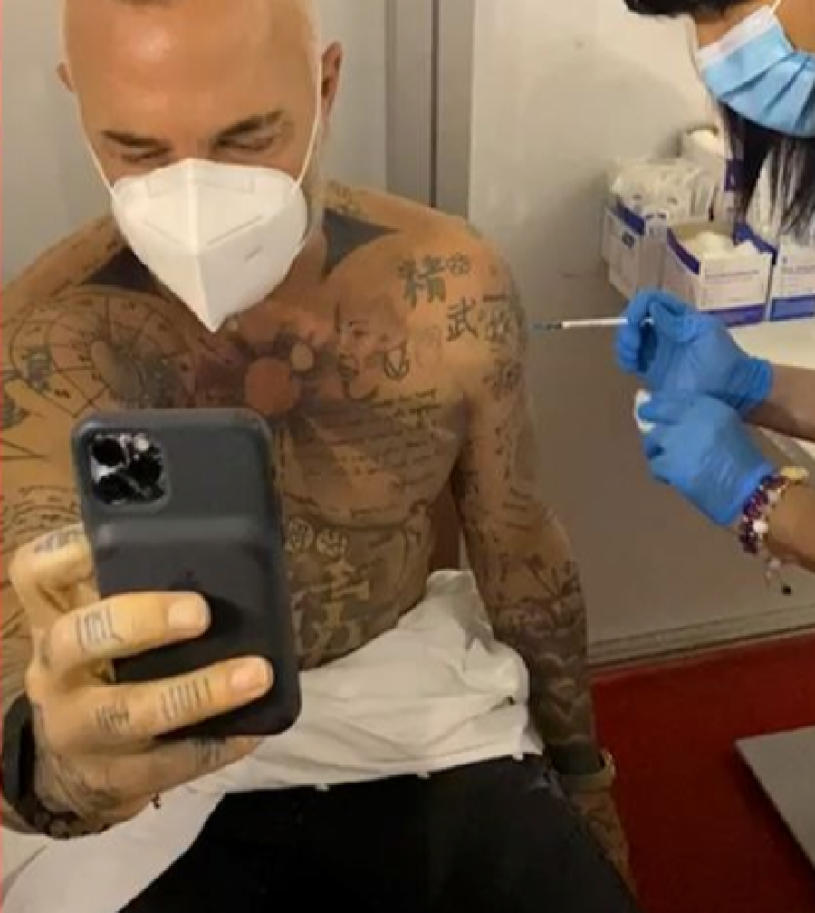 KAKVA ČAST! Poznati italijanski milioner i miljenik žena širom sveta odabrao Beograd za vakcinaciju!