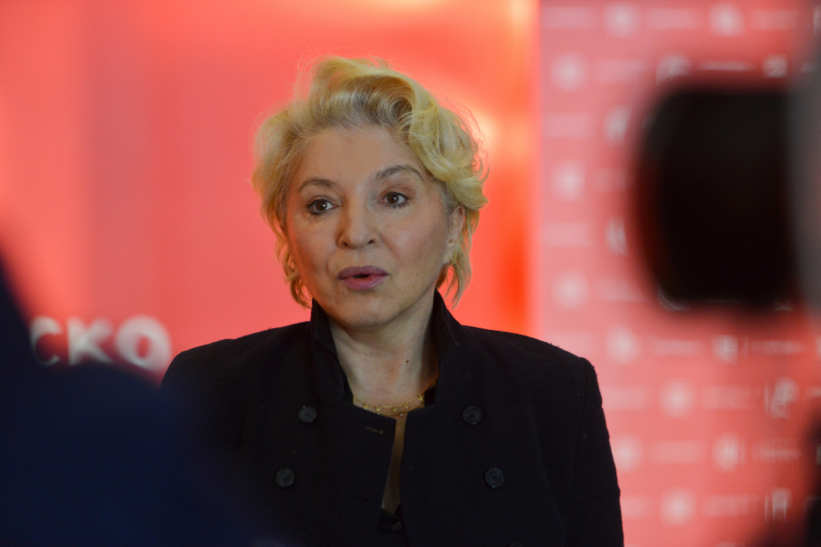 MIRJANA KARANOVIĆ SE SKINULA GOLA I POSULA PESKOM, A ONDA JOJ SE OBRATILA SLOBODA MIĆALOVIĆ Glumica ponovo pokazala sve!